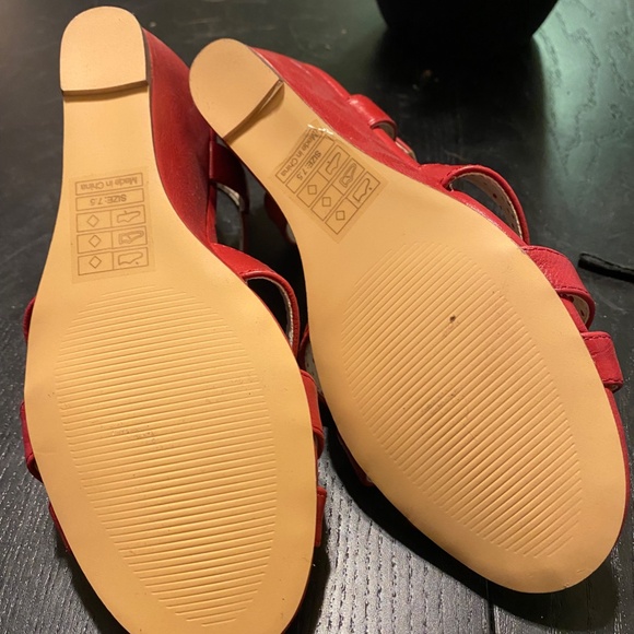 NWOT BAIT red sandals - 7.5 - Picture 5 of 7